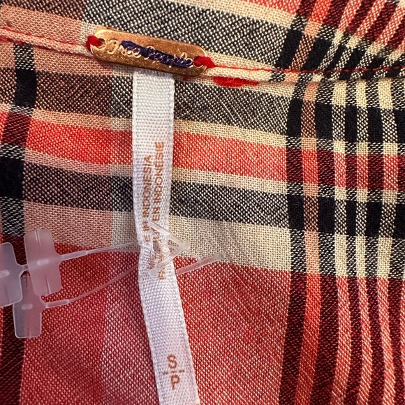 FREE PEOPLE LORALEI SHIRT WOMENS SMALL /PETITE Red Plaid Shirt - Picture 12 of 12